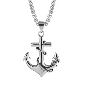 Collier hip hop en acier titane avec pendentif ancre et croix sur une chaîne argentée