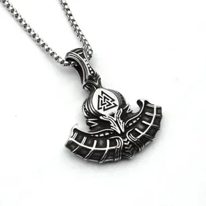 Detailansicht des Wikinger-Thorshammer-Anhängers mit Valknut-Symbol und Box-Kette