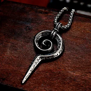 Pendentif sceptre serpent en acier titane punk rétro avec gravures tribales mystiques