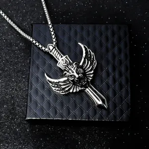 Pendente spada testa di leone alato in acciaio inossidabile con catena box argento