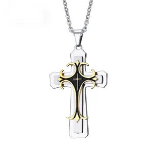 Collar con colgante de cruz de tres capas con detalles de filigrana en plata y oro negro