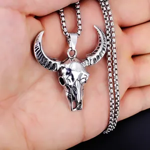 Collana con ciondolo testa di toro in acciaio inossidabile da uomo con teschio retrò