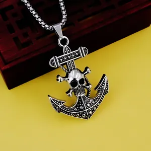 Collana vintage con ciondolo ancora e teschio in acciaio inossidabile su scatola rossa