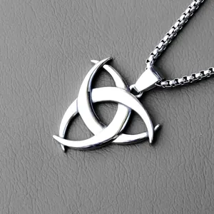 Classica collana in acciaio inossidabile argento con ciondolo Valknut lucido