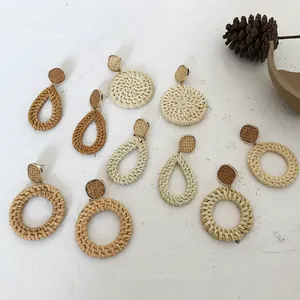 Boho Handgefertigte Rattan Gewebte Hängeohrringe Für Damen Geometrische Stroh Weberei Legierung Runde Ovale Statement Ohrringe Resort Strand Schmuck