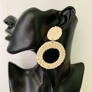 Handgemaakte dubbele cirkel rotan hangoorbellen voor dames in bohemien zomerstijl