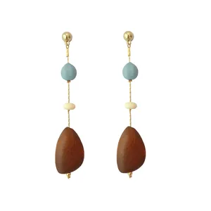 Pendientes largos de borla con cuentas de resina y colgantes de madera estilo boho