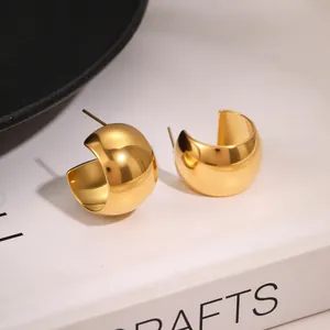 Pendientes minimalistas de acero inoxidable en forma de C bañados en oro de 18 quilates
