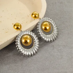 Pendientes de botón bicolor oro y plata con forma de girasol y acabado en metal pulido