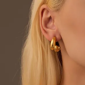 Polierte 18K vergoldete Edelstahl Creolen in C-Form für Damen im Chunky Design