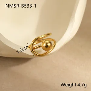 Close-up of golden geometric ring with 1.5cm dimension and 4.7g weight specifications