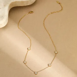 Elegante gouden Y-vormige roestvrijstalen ketting met vijf sprankelende kwastjes