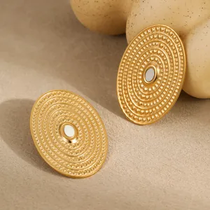 Pendientes ovalados de acero inoxidable con baño de oro 18K y diseño de espiral de perla
