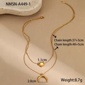 Collar de capas en acero inoxidable con colgantes dorados de estrella y luna