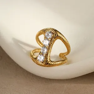 Mehrlagiger Seilring aus 18K vergoldetem Edelstahl mit vier glitzernden Zirkonia