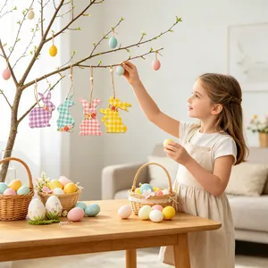 Osterdekorationsset mit bunten Holzhäschen und Eiern in einer gemütlichen Wohnumgebung