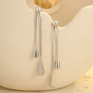Boucles d'oreilles minimalistes en acier inoxydable avec pampilles goutte d'eau
