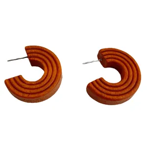 Retro C-shaped wooden hoop earrings with concentric circle grooves in orange-brown
