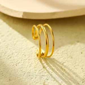 Drielaagse 18K vergulde titaniumstalen open ring met een minimalistisch gepolijste afwerking