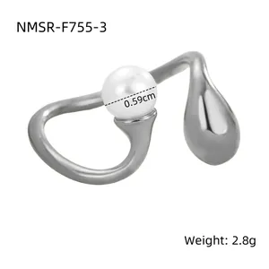 Anillo abierto geométrico de acero inoxidable con perla de 0,59 cm y detalle de gota