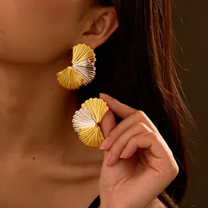 Vintage 18K Vergoldet Edelstahl Geometrische Plissierte Ohrstecker Zweifarbig Muschel Textur Wellenförmig Damen Schmuck