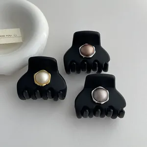 Set di tre piccole mollette per capelli nero opaco con perle decorative per coda alta