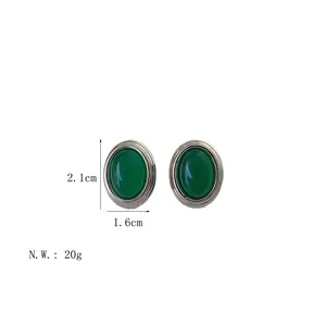 Detailansicht mit Maßen der geometrischen Smaragd-Achat-Ohrringe, Größe 2,1 cm x 1,6 cm