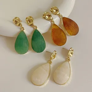 Boucles d'oreilles vintage en acrylique vert, ambre et beige avec placage en or
