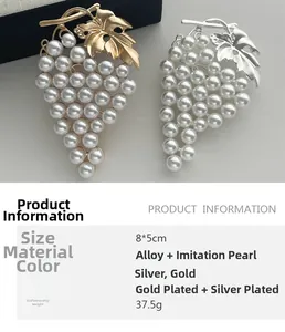 Detail view of pearl grape brooch with 8x5cm dimensions in gold and silver plating