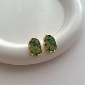 Minimalistische unregelmäßige Camo-Acryl-Ohrringe mit S925 Silbersteckern in Goldrahmen