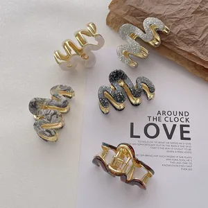 Five-piece wave-shaped hair clips in marble, glitter and tortoiseshell finishes