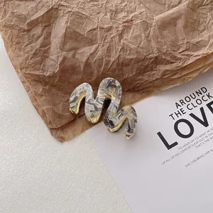 Chic marble pattern wave-shaped acetate hair claw with golden metal frame