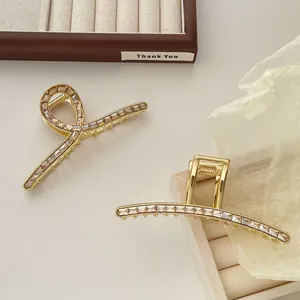 Elegant gold-tone claw clips featuring champagne zircons and pearls for stylish hair styling