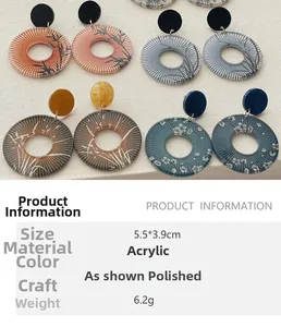 Details von runden Acryl-Ohrringen im China-Stil mit Bambus- und Pflaumenblütenmustern