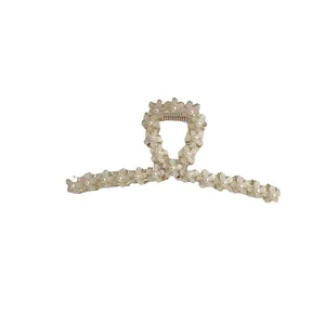Elegante fermaglio per capelli con fiori, perle crema e molla in metallo argentato