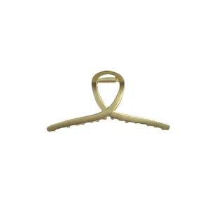 Minimalistische haarklem van mat goud metaal met elegant gekruist design