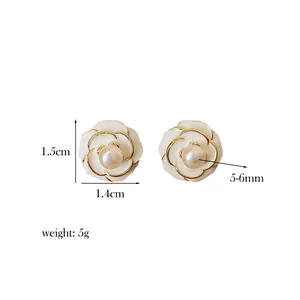 Detailed size view of camellia flower pearl earrings with 1.5cm x 1.4cm dimensions