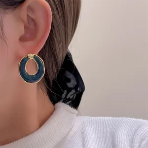 Retro hohle ovale Ohrringe in Dunkelblau und Goldoptik für modebewusste Damen