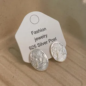 Orecchini di lusso ovali in madreperla naturale con perno in argento 925 per donna