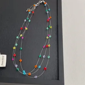 Collar de cuentas de colores de varias capas para mujer con cuentas talladas y cierre de plata