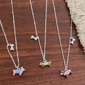 Schattige Teckel Hond Hanger Ketting Met Bot Charm Voor Vrouwen Verzilverd Legering Emaille Dier Sleutelbeen Ketting Sieraden Cadeau