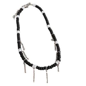 Collier chic en perles noires et blanches avec franges en chaîne argentée et fermoir mousqueton