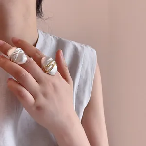 Bagues géométriques modernes surdimensionnées pour femmes au design minimaliste mixte