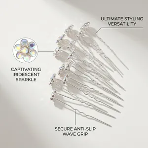 Détail d'épingles à cheveux en strass irisé avec base métallique argentée antidérapante