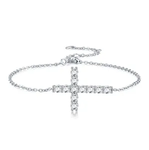 Bracelet croix en argent 925 avec pierres moissanites étincelantes et finition polie