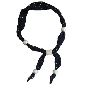 Zijden sjaal ketting met stippen voor dames met zilveren kralen en marmeren hanger