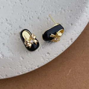 Elegante gouden strik zwarte emaille schoen oorbellen met kristallen steen voor dames