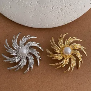Vintage Fireworks Sunburst Brooch With Faux Artificial Pearl For Women Elegant Alloy Radiant Pin For Suits Coats Wedding Jewelry