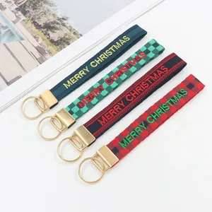 Détail de lanyards Merry Christmas brodés avec anneaux métalliques dorés de qualité
