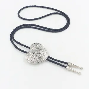 Cravatta bolo western vintage a forma di cuore argento con cordino in pelle nera intrecciata